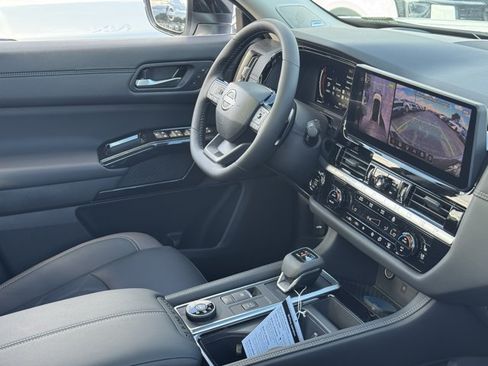 New 2026 Nissan Pathfinder Platinum AWD/4WD image 14