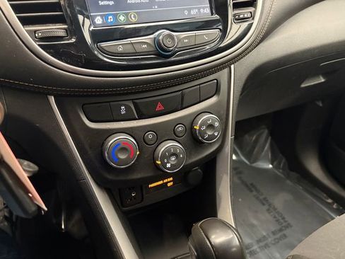 Used 2018 Chevrolet Trax LS image 19