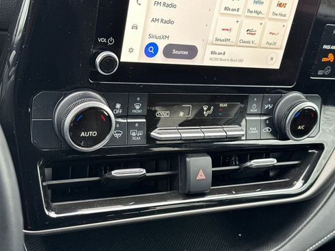 Used 2024 Toyota Highlander LE image 20