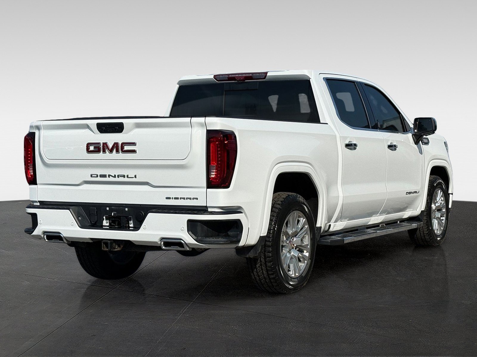 Used 2024 GMC Sierra 1500 Denali w/ Technology Package AWD/4WD image 5
