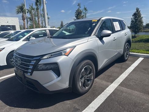 Used 2024 Nissan Rogue SV image 1