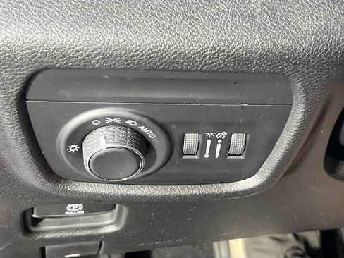 Used 2023 Jeep Grand Cherokee L Laredo w/ Luxury Tech Group I AWD/4WD image 10