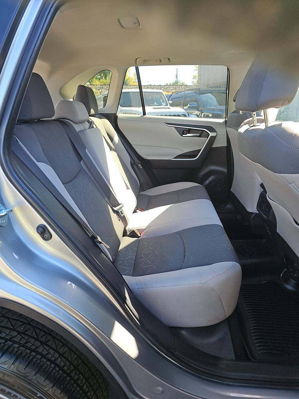 Used 2025 Toyota RAV4 XLE w/ Convenience Package FWD image 30