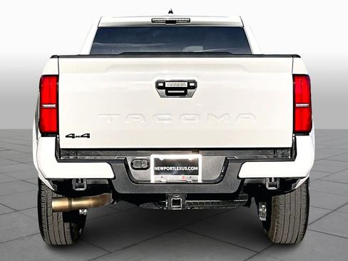 Used 2025 Toyota Tacoma TRD Sport image 4