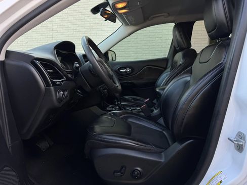 Used 2020 Jeep Cherokee Latitude Plus FWD image 14