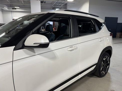 Used 2024 Kia Seltos SX w/ SX Sunroof Package AWD/4WD image 16