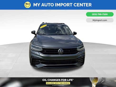 Used 2024 Volkswagen Tiguan SE R-Line AWD/4WD image 2