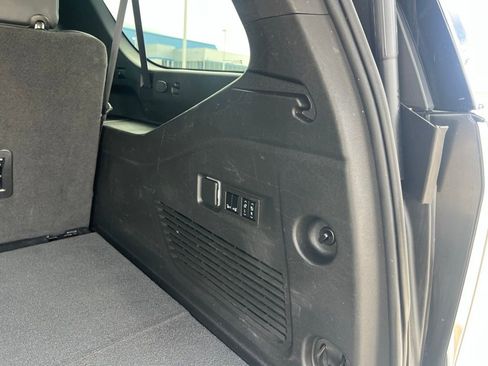 Used 2023 Chevrolet Suburban Premier RWD image 15