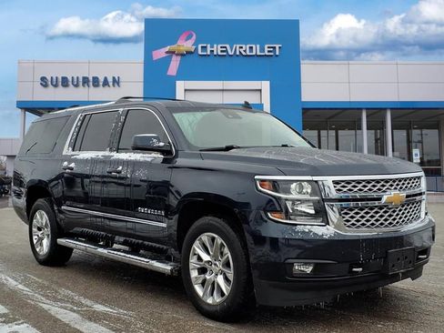 Used 2018 Chevrolet Suburban LT w/ LT Signature Package image 3
