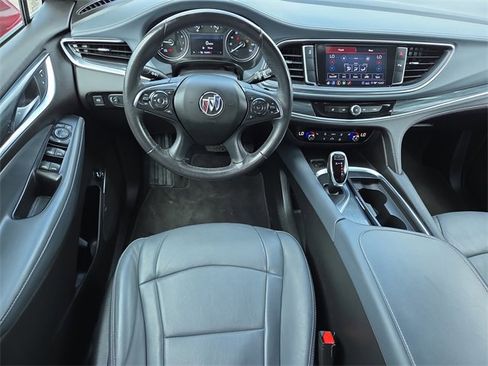 Used 2021 Buick Enclave Essence image 13