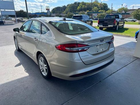 Used 2018 Ford Fusion SE FWD image 5