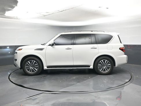 Used 2023 Nissan Armada SL w/ Captain's Chairs Package image 2