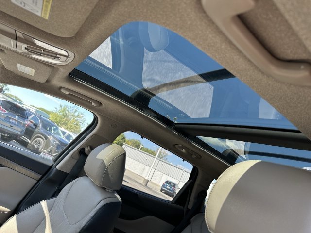 Used 2020 Hyundai Santa Fe Limited AWD/4WD image 19