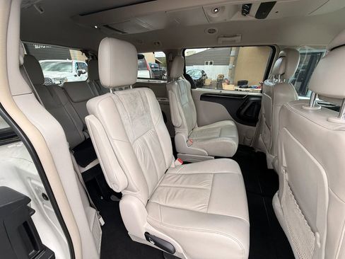 Used 2012 Chrysler Town & Country Limited FWD image 17