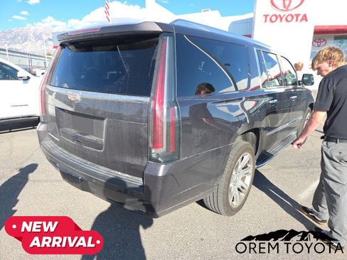 Used 2015 Cadillac Escalade ESV Luxury AWD/4WD image 9
