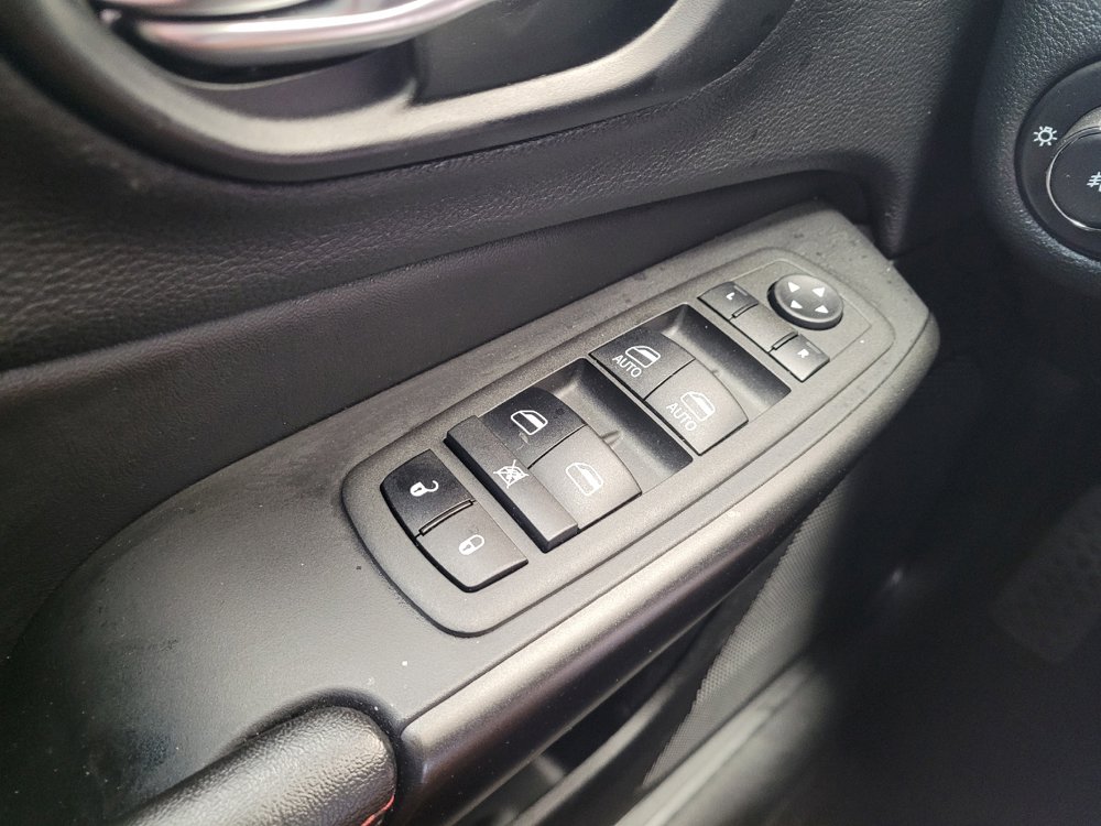 Used 2022 Jeep Cherokee Trailhawk AWD/4WD image 27