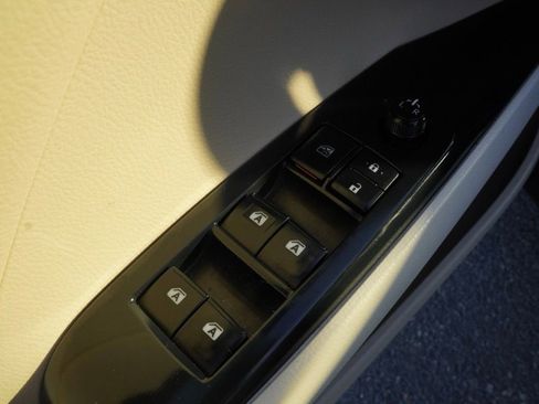 Used 2018 Toyota Camry LE image 11