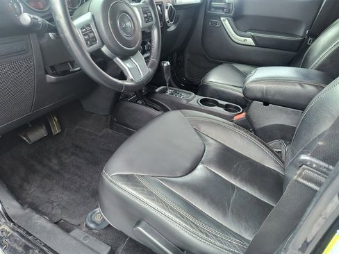 Used 2014 Jeep Wrangler Unlimited Rubicon image 17