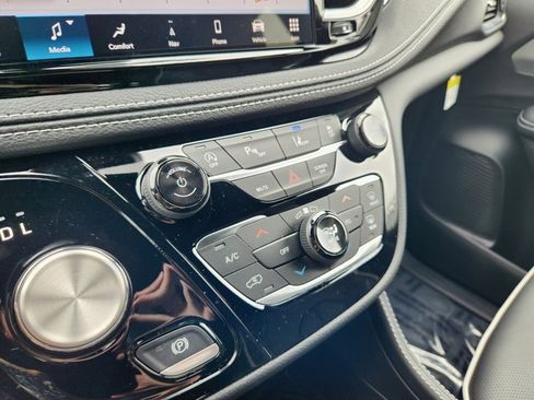 New 2026 Chrysler Pacifica Limited w/ S Appearance Package image 17