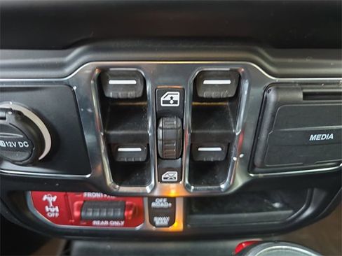 Used 2022 Jeep Gladiator Rubicon w/ Cold Weather Group image 30