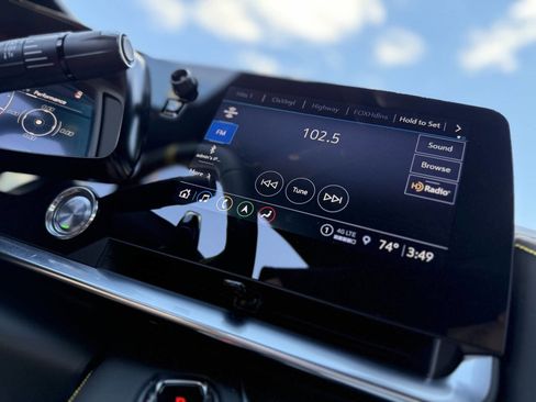 Used 2023 Chevrolet Corvette Stingray Premium Cpe w/ Z51 Performance Package RWD image 17