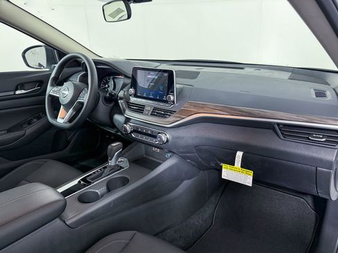 New 2025 Nissan Altima 2.5 SV image 8