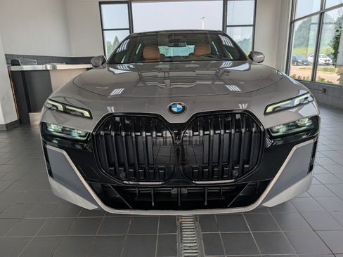 Certified 2024 BMW 740i xDrive AWD/4WD image 8