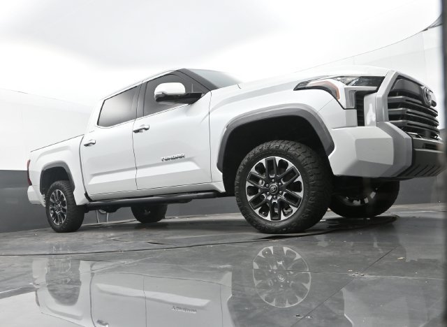 Used 2025 Toyota Tundra Limited AWD/4WD image 23