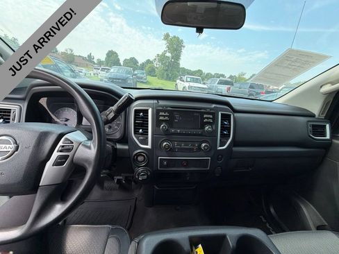 Used 2017 Nissan Titan S AWD/4WD image 11