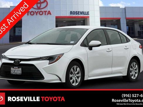 Certified 2024 Toyota Corolla LE FWD image 1