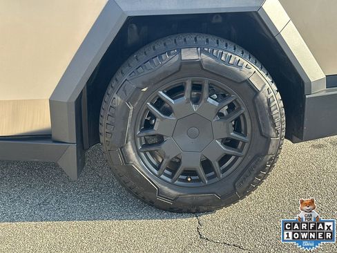 Used 2024 Tesla Cybertruck AWD Crew Cab image 19