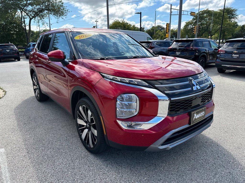 Used 2025 Mitsubishi Outlander SE AWD/4WD image 7