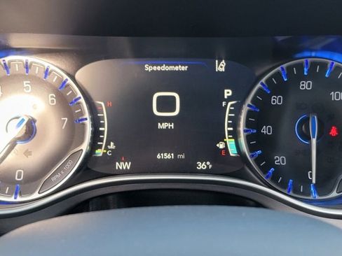 Used 2022 Chrysler Pacifica Touring-L image 38