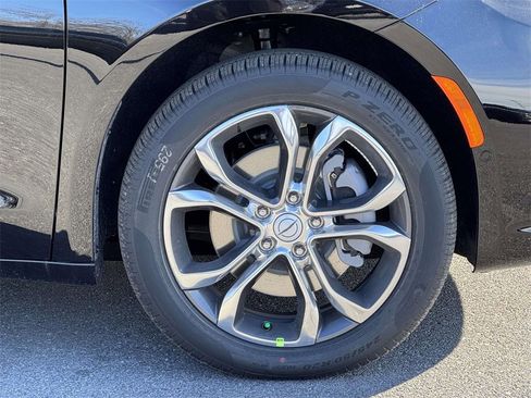 New 2026 Chrysler Pacifica Pinnacle image 11