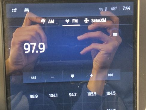 Used 2023 Ford Edge SEL image 25