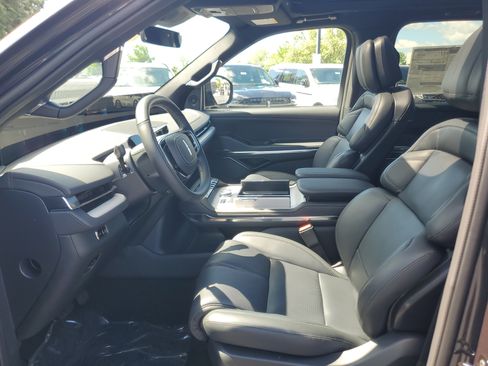 New 2026 Lincoln Navigator Reserve w/ Jet Appearance Package AWD/4WD image 12