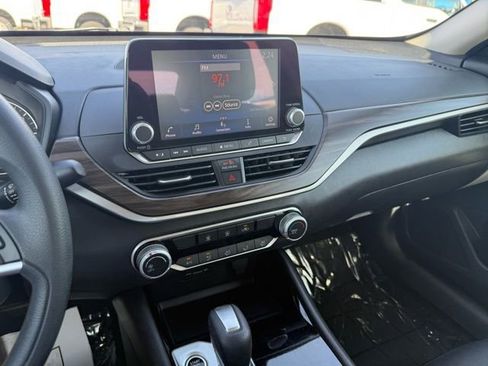 Used 2024 Nissan Altima 2.5 SV image 20