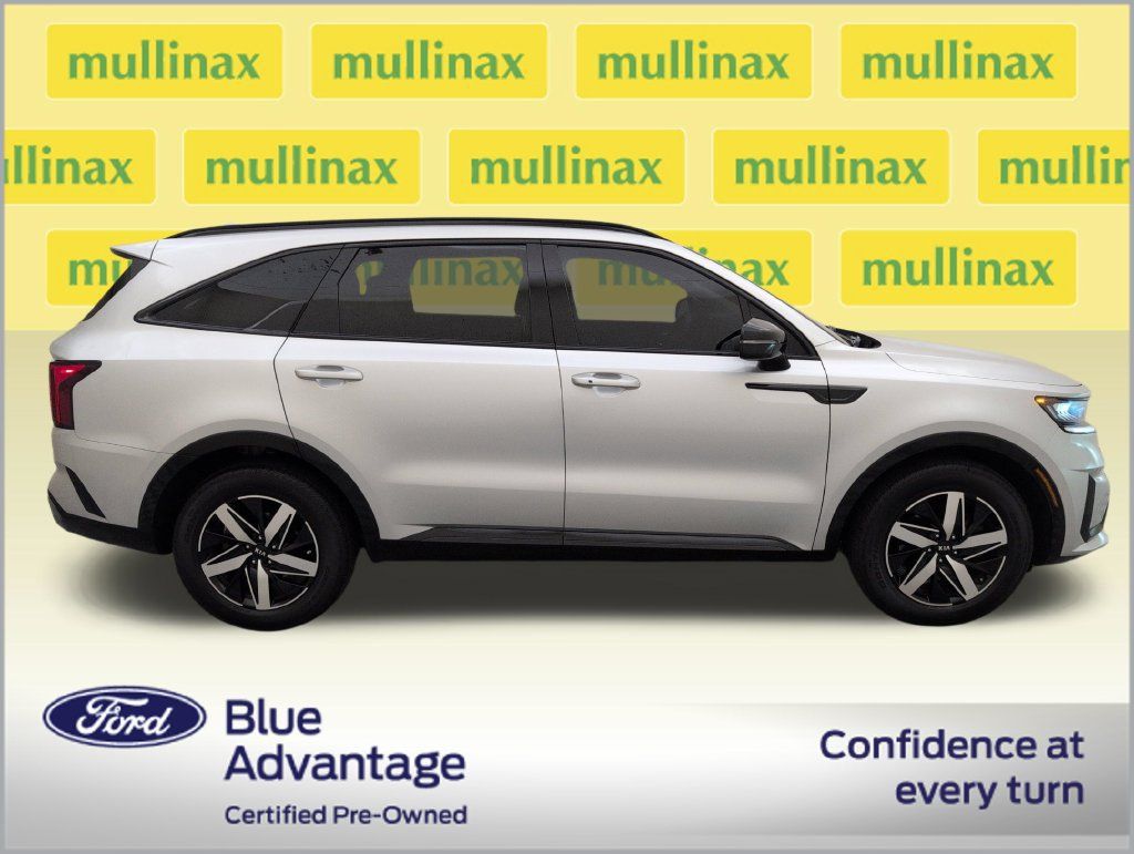 Used 2021 Kia Sorento S w/ Panoramic Sunroof Package FWD image 2