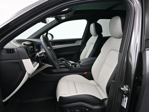 Used 2026 Porsche Cayenne image 5