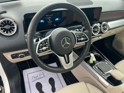 Used 2022 Mercedes-Benz GLB 250 4MATIC image 13
