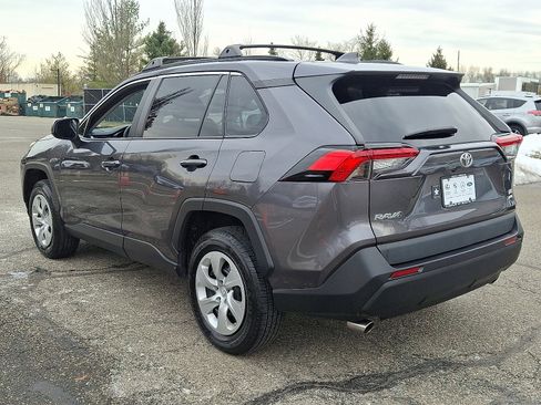 Used 2021 Toyota RAV4 LE image 4