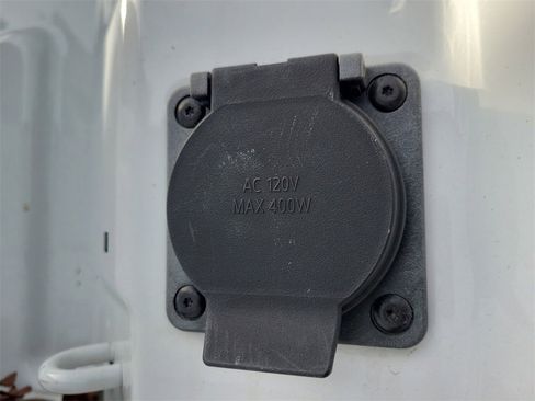 Used 2023 GMC Sierra 1500 Elevation image 9