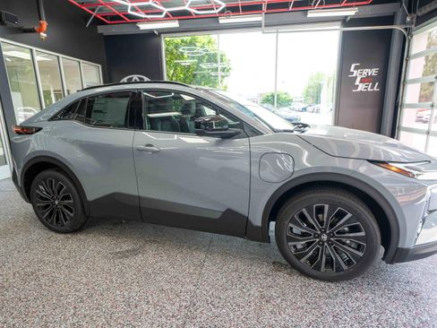 New 2026 Toyota C-HR AWD/4WD image 5
