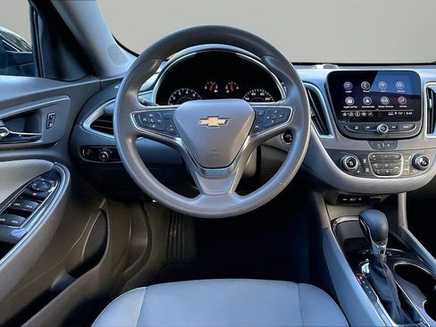 Used 2025 Chevrolet Malibu LT FWD image 10