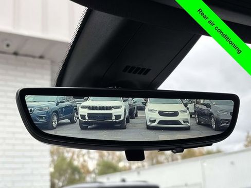 Used 2024 Buick Enclave Premium image 27