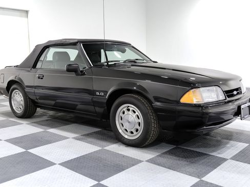 Used 1989 Ford Mustang LX image 2