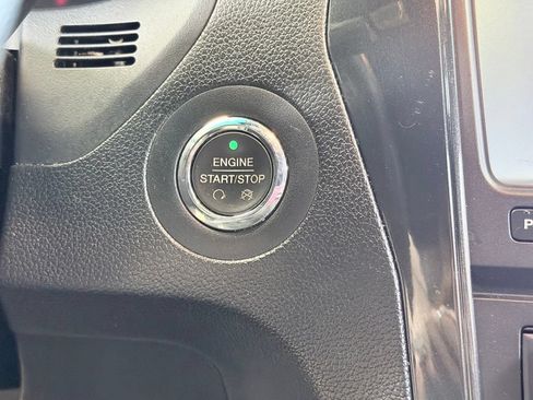 Used 2017 Ford Explorer XLT w/ Equipment Group 202A FWD image 48