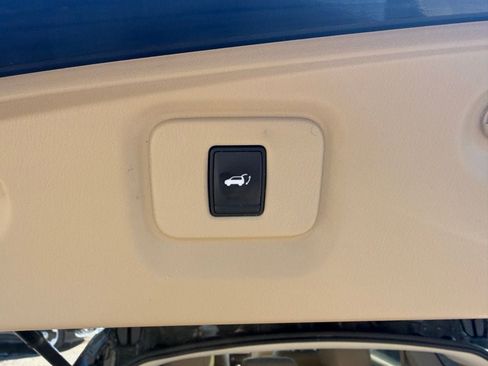 Used 2017 Nissan Pathfinder Platinum w/ Cargo Package image 40