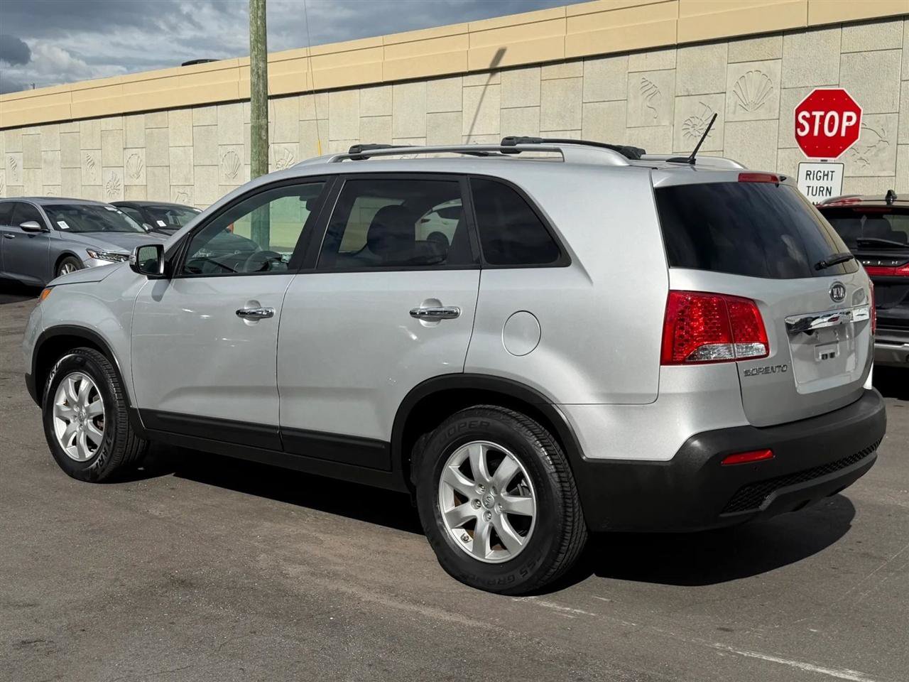 Used 2013 Kia Sorento LX FWD image 11