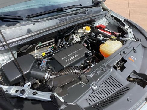 Used 2020 Chevrolet Trax LS image 38